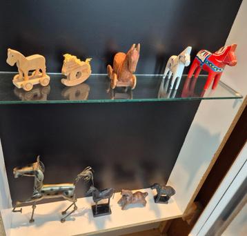 Verzameling paardenbeeldjes in allerlei materiaal  beschikbaar voor biedingen