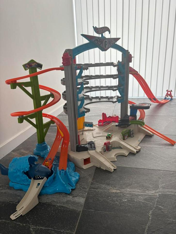 Mega hotwheels garage, Kinderen en Baby's, Speelgoed | Racebanen, Gebruikt, Racebaan, Handmatig, Hot Wheels, Zelf te bouwen, Ophalen