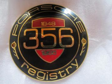 Emaille badge van Porsche 356 Registry. 