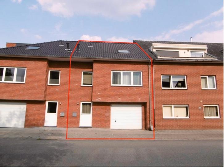 Ruime gesloten woning met eigen garage en tuin in Opgrimbie, Immo, Huizen en Appartementen te koop, Provincie Limburg, tot 200 m²