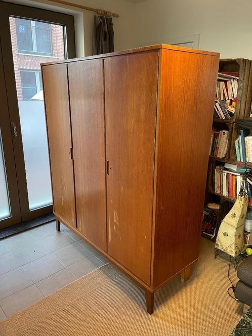 Vintage kast, Huis en Inrichting, Kasten | Kleerkasten, Gebruikt, 150 tot 200 cm, 150 tot 200 cm, 50 tot 75 cm, Met deur(en), Met plank(en)