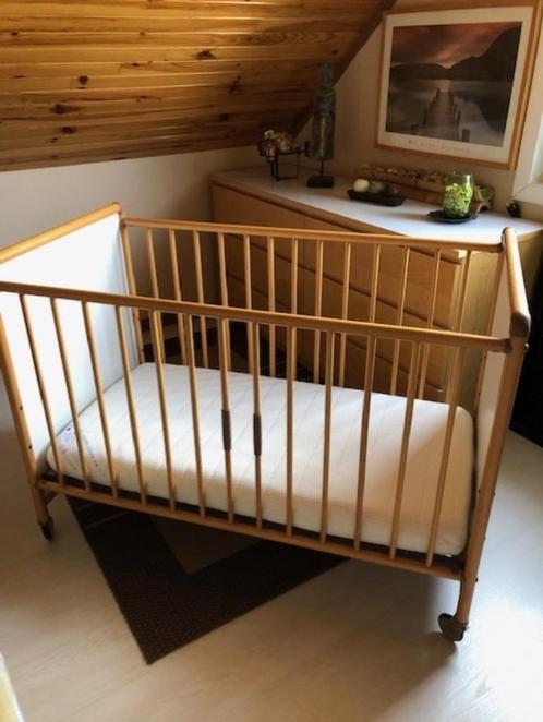 Lit Bébé 60x120 avec matelas latex et linge de lit pour 75€, Kinderen en Baby's, Babywiegjes en Ledikanten, Gebruikt, Ledikant