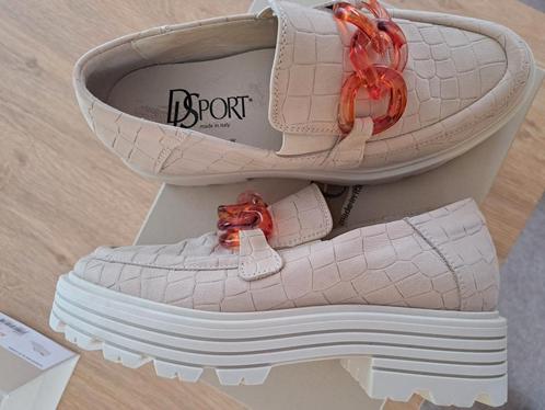 Nieuwe beige schoenen - DLsport 37, Kleding | Dames, Schoenen, Nieuw, Schoenen met lage hakken, Beige, Ophalen of Verzenden