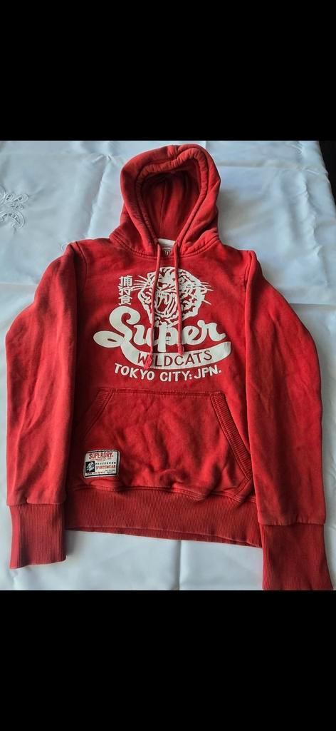Sweat a capuche Superdry Wildcats TailleS, Kleding | Heren, Truien en Vesten, Zo goed als nieuw, Rood, Ophalen of Verzenden