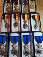 Lot 12 medailles in doosje, Ophalen