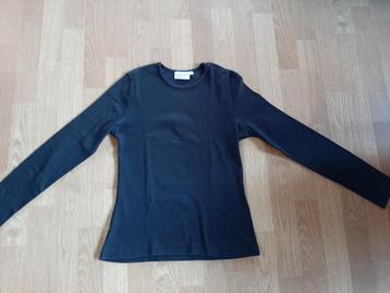 zwarte longsleeve beschikbaar voor biedingen