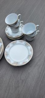 SERVIES 4 pers HEEL GOEDE STAAT, Ophalen of Verzenden