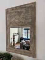 Decoratieve spiegel met verweerd houten kader – 76 x 110 cm, Ophalen of Verzenden, Rechthoekig, 50 tot 100 cm, 100 tot 150 cm