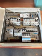 Zekeringkast met talrijke zekeringen, Ophalen, Zo goed als nieuw