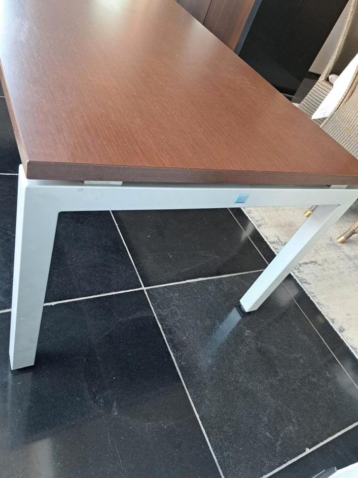 Design eettafel JG met zwevend blad en verstelbare poten, Huis en Inrichting, Tafels | Eettafels, Zo goed als nieuw, Ophalen