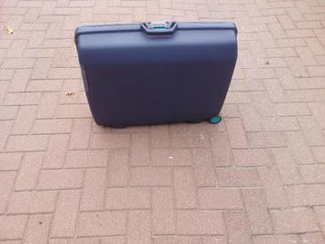 Donkere blauwe bagage koffer beschikbaar voor biedingen