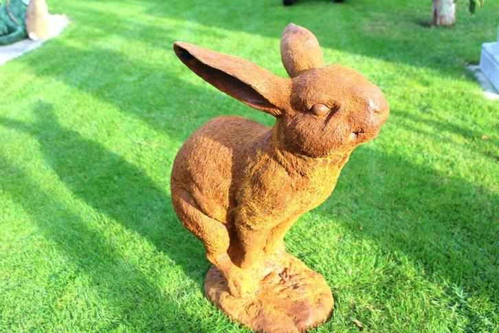 XXL zittend konijn of haas in roestig gietijzer., Tuin en Terras, Tuinbeelden, Nieuw, Dierenbeeld, Metaal, Ophalen
