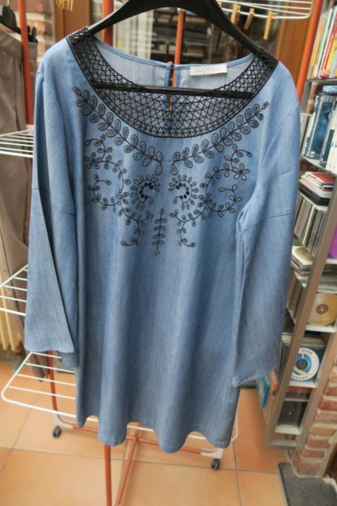 Kleedje denim broderie hals LuckyLu mt 40 (it44), Kleding | Dames, Jurken, Nieuw, Maat 38/40 (M), Blauw, Knielengte, Ophalen of Verzenden