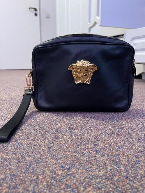 VERSACE  handtas voor maar 500€ !!, Bijoux, Sacs & Beauté, Sacs | Sacs Femme, Comme neuf, Sac à main, Noir, Enlèvement ou Envoi