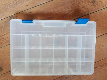 Boîte transparente pour perles etc.  beschikbaar voor biedingen