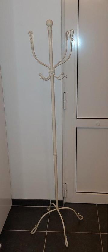 Landelijke kapstok beschikbaar voor biedingen