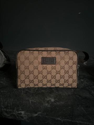Carré Gucci beschikbaar voor biedingen