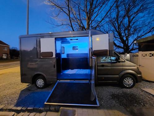paardencamionette met chauffeur & Paardenambulance, Dieren en Toebehoren, Paarden en Pony's | Trailers en Aanhangwagens, Ophalen of Verzenden