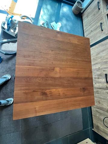 Teak eettafel 1x1m met 4 stoelen + kussens beschikbaar voor biedingen