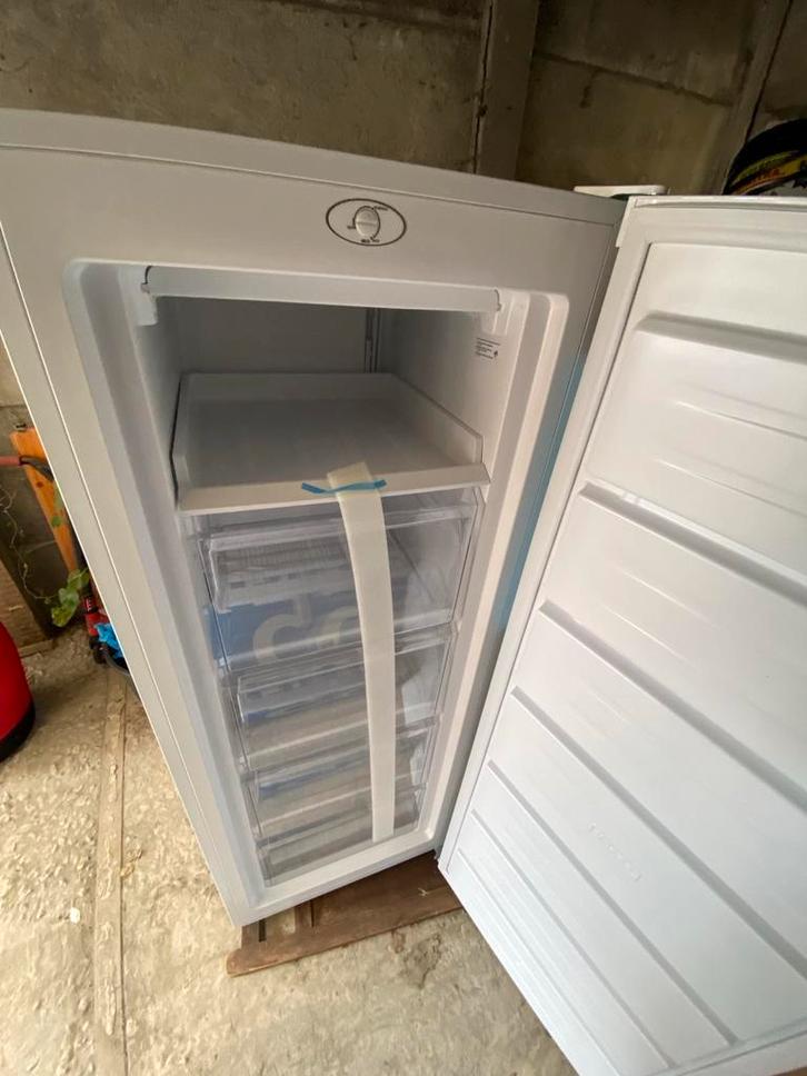 Nieuwe vriezer Proline, Elektronische apparatuur, Vriezers en Diepvrieskisten, Zo goed als nieuw, Tussenbouw, Vrieskast, 140 tot 160 cm