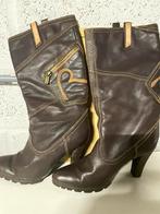 Nouveaux bateaux, Neuf, Replay, Brun, Enlèvement