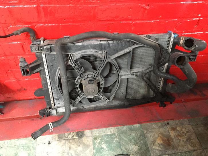 RADIATEUR OPEL ASTRA G 1400 ESSENCE, Auto-onderdelen, Overige Auto-onderdelen, Opel, Gebruikt, Ophalen