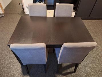 Eetkamertafel en 4 stoelen Ikea