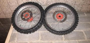 Cross wielen beschikbaar voor biedingen