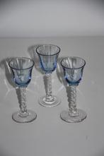 blauwe blefeld gedraaide steel kristallen borrel glas * 3 st, Antiquités & Art, Antiquités | Verre & Cristal, Enlèvement ou Envoi