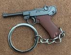 Duits Luger pistool sleutelhanger, Verzamelen, Ophalen of Verzenden, Landmacht, Embleem of Badge