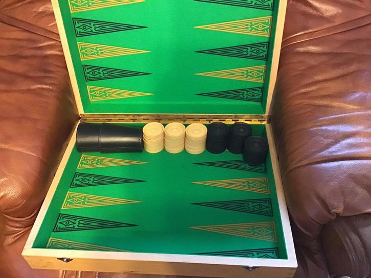 Prachtige back-gammonspel met mooie houten koffer., Hobby en Vrije tijd, Gezelschapsspellen | Bordspellen, Ophalen