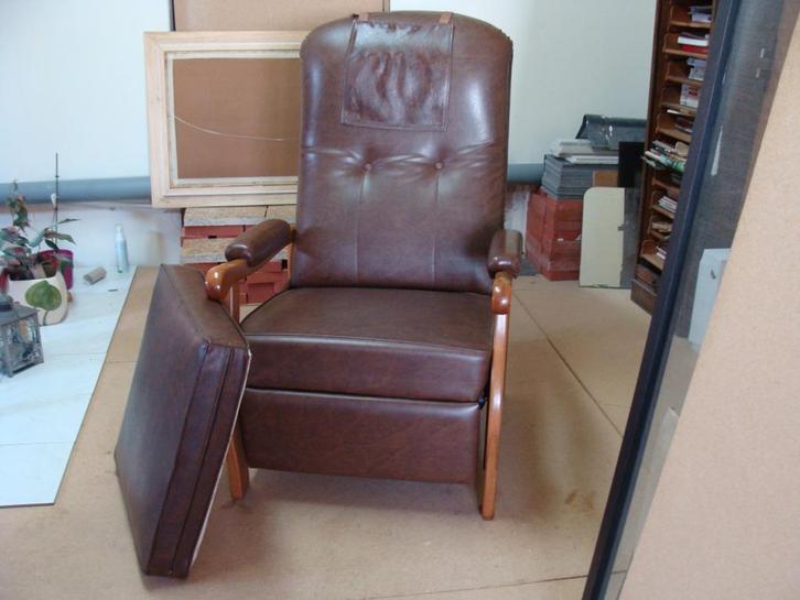 Ancien fauteuil relax brun avec protection amovible tête, Huis en Inrichting, Fauteuils, Zo goed als nieuw, Minder dan 75 cm, Ophalen