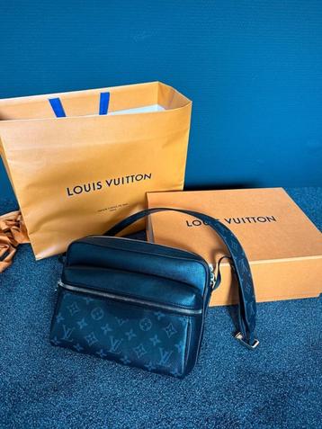 Louis Vuitton messenger outdoor beschikbaar voor biedingen