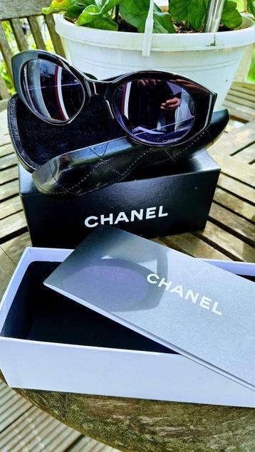 CHANEL Zonnebril ( Unisex ) AUTHENTIC met doos en case beschikbaar voor biedingen