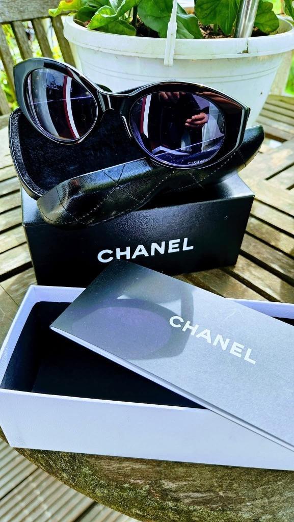 CHANEL Zonnebril ( Unisex ) AUTHENTIC met doos en case, Handtassen en Accessoires, Zonnebrillen en Brillen | Dames, Zo goed als nieuw