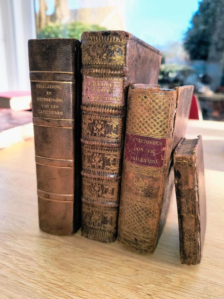 4 livres religieux 18e , 19e : Chrysteliyke onderwyzing 1756, Antiek en Kunst, Antiek | Boeken en Manuscripten, Verzenden