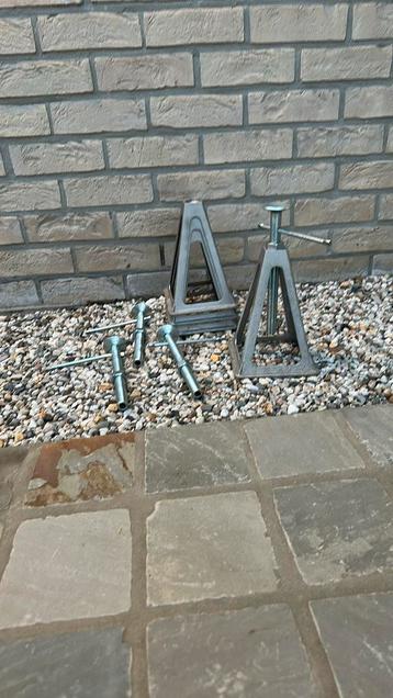 Aluminium steunen beschikbaar voor biedingen