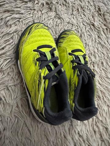 Voetbalschoenen maat 30 beschikbaar voor biedingen