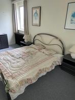 bed en  nachtkastjes + kastje met spiegel, Ophalen, Gebruikt, Tweepersoons, 140 cm