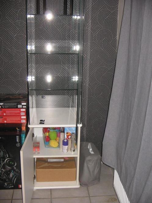 vierkante zware vitrinekast met kast onderin, Huis en Inrichting, Kasten | Vitrinekasten, Zo goed als nieuw, Glas, Overige materialen