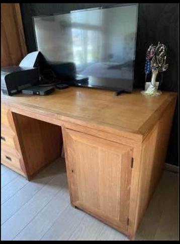 Bureau teak beschikbaar voor biedingen