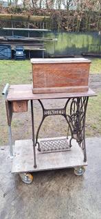 Oude naaimachine opknappertje, Enlèvement