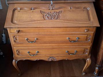 Secretaire / bureau in goede staat beschikbaar voor biedingen