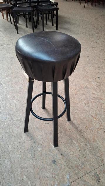 12 krukken horeca gezellig bruin leer zwart frame cafe bar beschikbaar voor biedingen