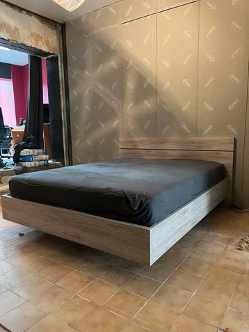 Beau lit en bois 160x200 + sommier à lattes + matelas 22 cm, Enlèvement