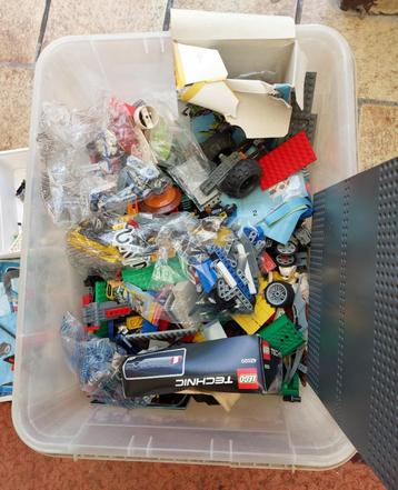 Lego : doos met losse blokjes e.a. +/- 7 Kg beschikbaar voor biedingen