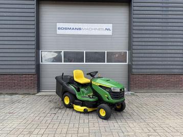 John Deere X167 R zitmaaier met opvang beschikbaar voor biedingen