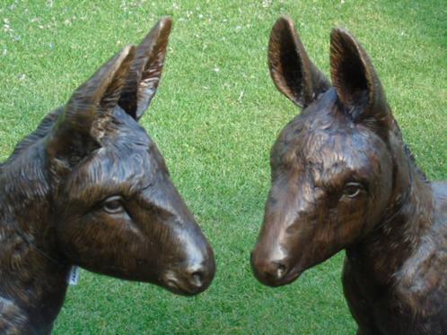 bronzen beeld van een paar ezels die staan..., Tuin en Terras, Tuinbeelden, Nieuw, Dierenbeeld, Overige materialen, Ophalen