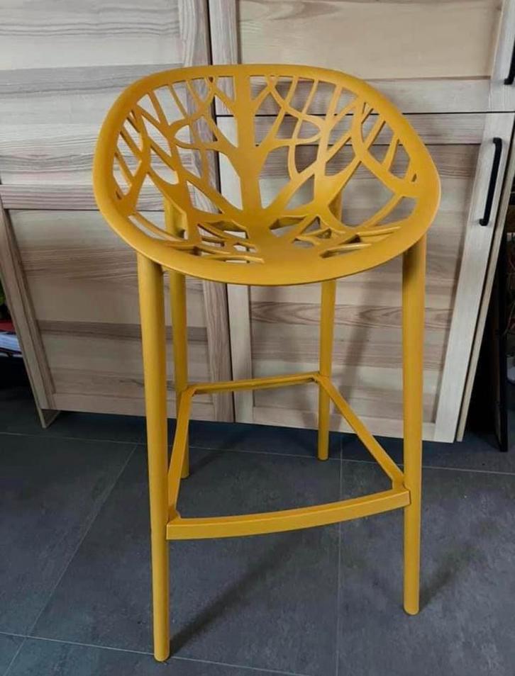 Lot de 4 tabourets hauts en polypropylène, Huis en Inrichting, Barkrukken, Zo goed als nieuw, 4 krukken, Ophalen