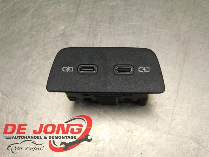 AUX/USB aansluiting van een Volkswagen Golf, Auto-onderdelen, Elektronica en Kabels, Volkswagen, Gebruikt, 3 maanden garantie